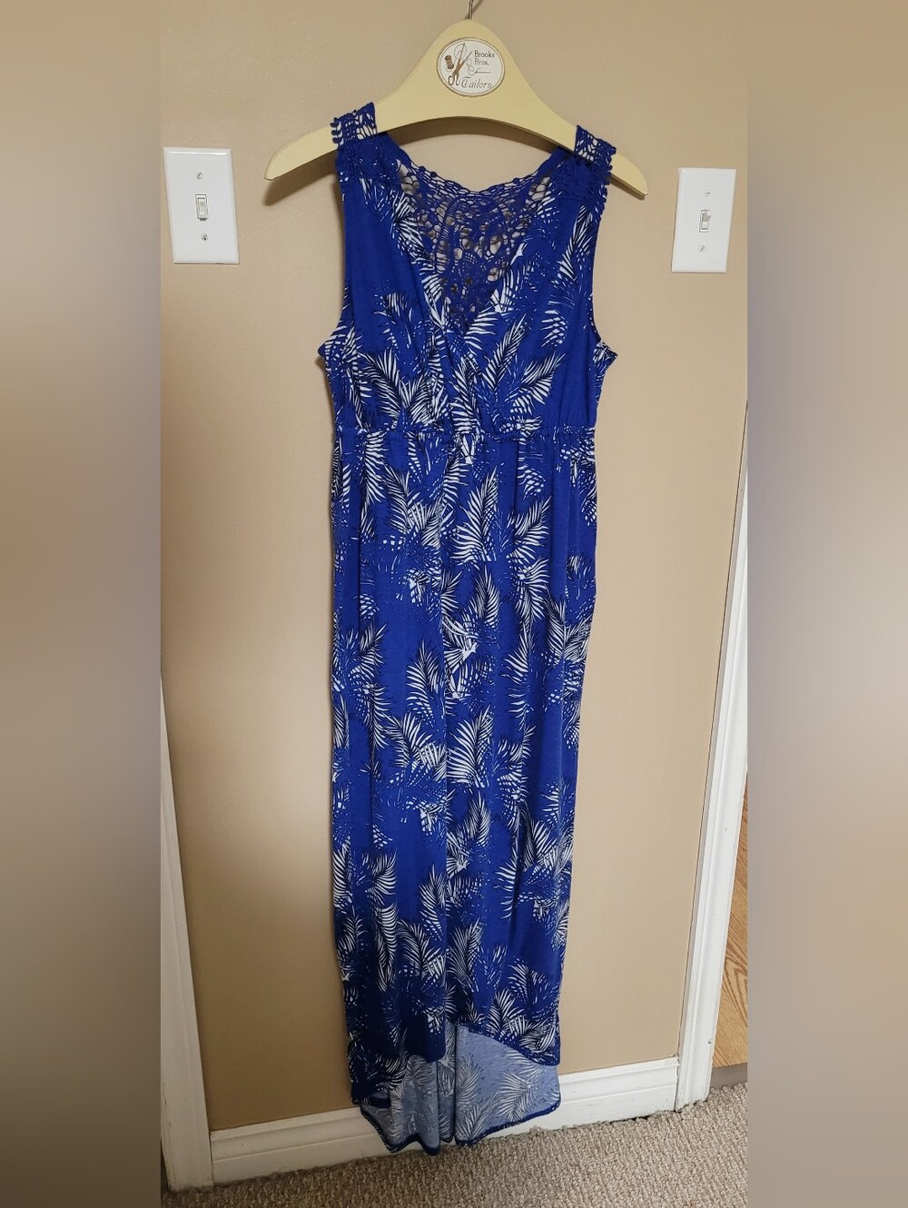 💚Free In Any Bundle Over $10 Royal Blue and White Palm-Print Maxi Dress